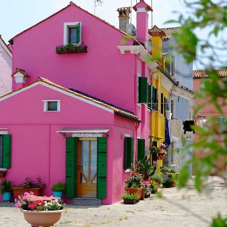 Night Galleria Holiday Home - Bed & Art In Burano - The Pink House Ngoại thất bức ảnh