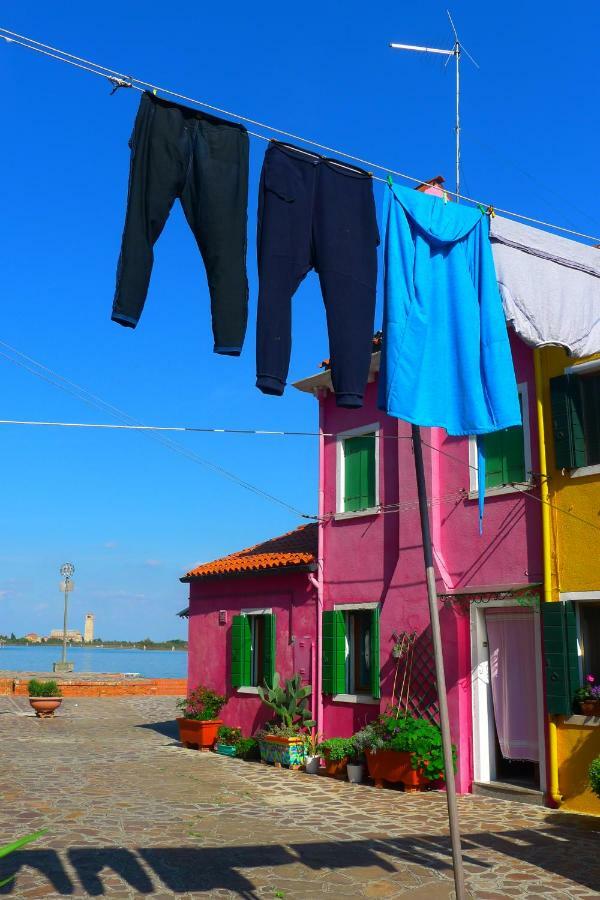 Night Galleria Holiday Home - Bed & Art In Burano - The Pink House Ngoại thất bức ảnh